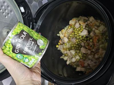 Neįprasta plovas su kiauliena ir daržovėmis lėtoje viryklėje Žingsnis 3