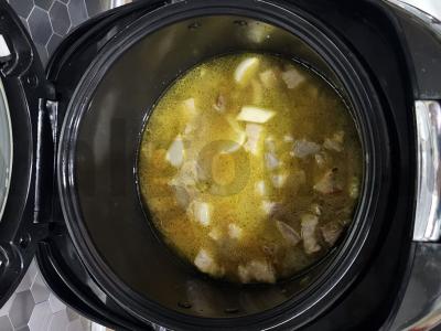 Neįprasta plovas su kiauliena ir daržovėmis lėtoje viryklėje Žingsnis 4