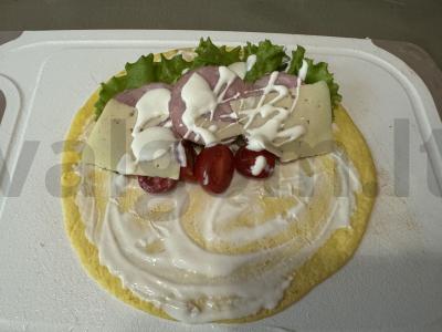 Sotūs blyneliai su kumpiu ir sūriu pusryčiams Žingsnis 6