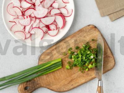 Salotos su kalmarais, ridikėliais ir žaliuoju svogūnu Žingsnis 3