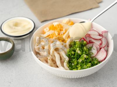 Salotos su kalmarais, ridikėliais ir žaliuoju svogūnu Žingsnis 5