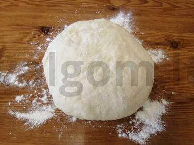 Obuolių ir riešutų pynė iš mielinės tešlos Žingsnis 1