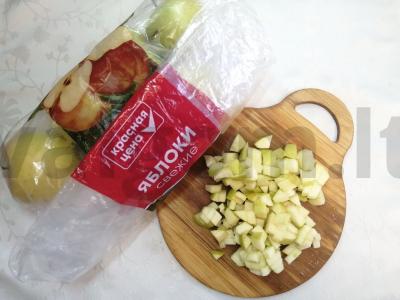 Obuolių ir riešutų pynė iš mielinės tešlos Žingsnis 2