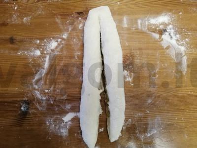 Obuolių ir riešutų pynė iš mielinės tešlos Žingsnis 7