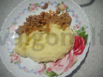 Bulvės su faršu ir morkomis pagrindine nuotrauka