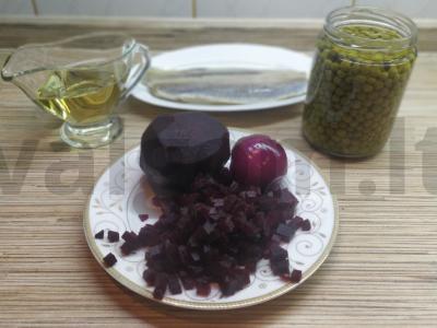 Silkės ir burokėlių salotas „Etidas raudonose spalvose“ Žingsnis 1