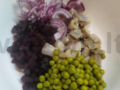 Silkės ir burokėlių salotas „Etidas raudonose spalvose“ Žingsnis 2