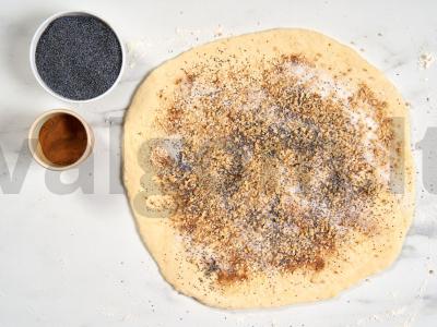 Ritinys su riešutais ir cinamonu Žingsnis 3