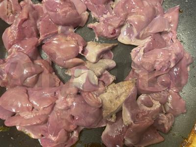 Vištienos kepenėlės su grietinėlėmis pietums Žingsnis 1