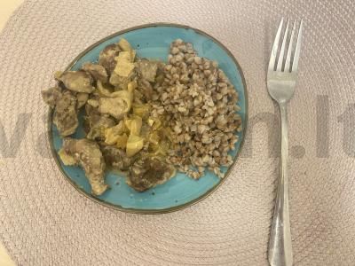 Vištienos kepenėlės su grietinėlėmis pietums pagrindine nuotrauka