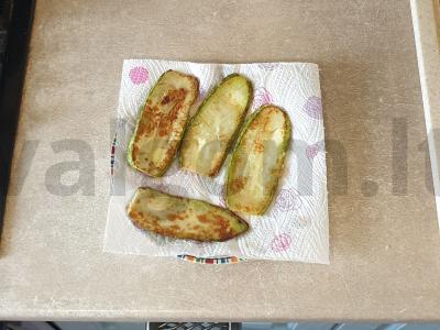 Užkandžių ritinėliai iš cukinijų ir varškės sūrio Žingsnis 4