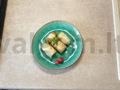 Užkandžių ritinėliai iš cukinijų ir varškės sūrio pagrindine nuotrauka