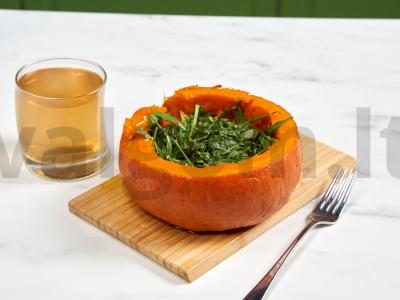 Salotas moliūge pagrindine nuotrauka