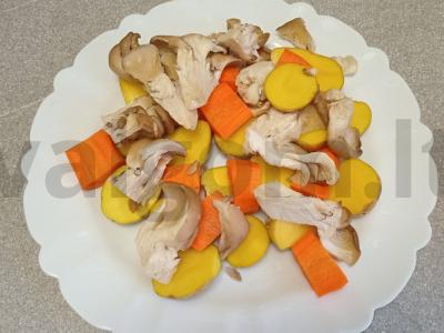 Keptas antis filė su mažais bulvėmis, morkomis ir pievagrybiais Žingsnis 3