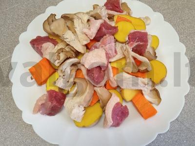 Keptas antis filė su mažais bulvėmis, morkomis ir pievagrybiais Žingsnis 4