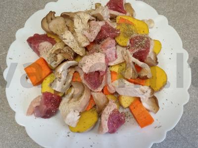 Keptas antis filė su mažais bulvėmis, morkomis ir pievagrybiais Žingsnis 5