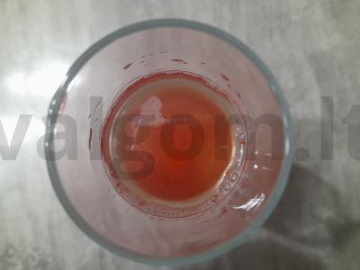 Alkoholinis kokteilis su apelsinų sultimis ir braškėmis Žingsnis 3