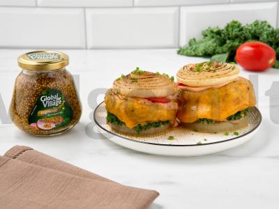 Burgeris „Skraidantis olandas“ su raudonuoju svogūnu ir jautiena pagrindine nuotrauka