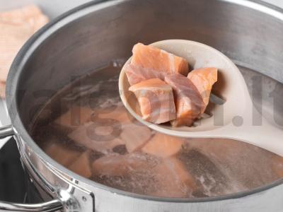 Žuvies sriuba su grietinėlėmis Žingsnis 1