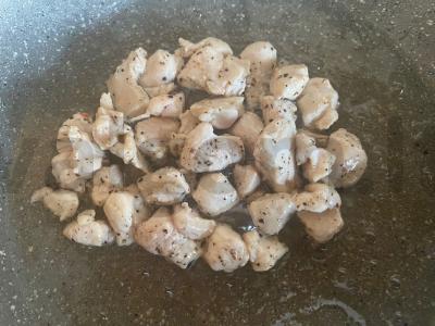 Salotas „Saulės spindulys“ su krabų lazdelėmis Žingsnis 6