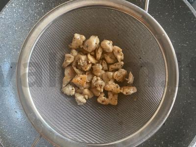 Salotas „Saulės spindulys“ su krabų lazdelėmis Žingsnis 7