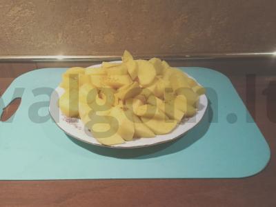 Dešrelės su bulvėmis pietums Žingsnis 1