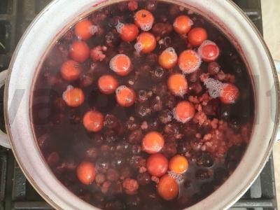 Vitamininis aviečių ir juodųjų serbentų kompotas su šaltalankiais Žingsnis 2