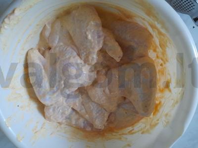 Vištienos sparneliai su prieskoniais ir česnaku Žingsnis 6