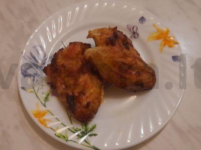 Vištienos sparneliai su prieskoniais ir česnaku pagrindine nuotrauka