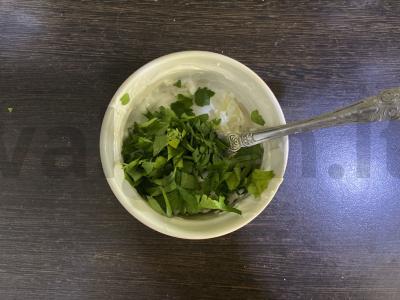 Įdaryti kiaušiniai su sūrio įdaru pusryčiams Žingsnis 3