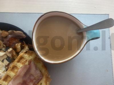 Rytinė kava su anyžiumi ir muskato riešutu pagrindine nuotrauka