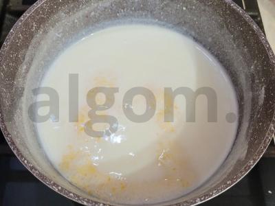 Kukurūzų košė su pienu, braškėmis ir razinomis Žingsnis 3