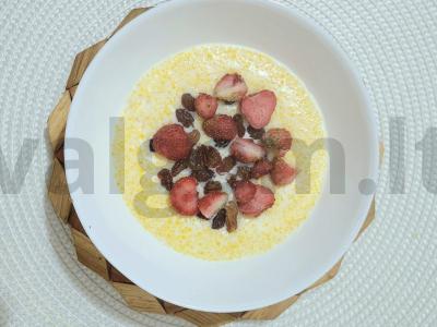 Kukurūzų košė su pienu, braškėmis ir razinomis pagrindine nuotrauka