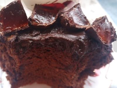 Šokoladinis tortas su marmeladiniais saldainiais pagrindine nuotrauka