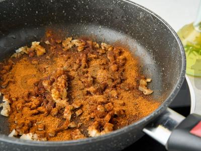 Meksikietiški bulvės su čili kon karne Žingsnis 3