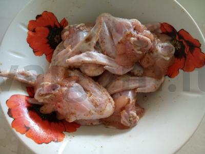 Kepti aštrūs vištienos sparneliai su šviežiais daržovėmis Žingsnis 3