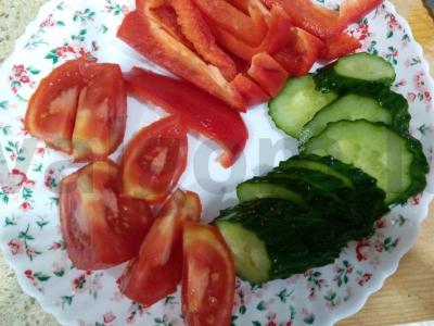 Kepti aštrūs vištienos sparneliai su šviežiais daržovėmis Žingsnis 5