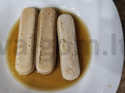 Tiramisu su grietinėlėmis ir kokosų drožlėmis Žingsnis 3