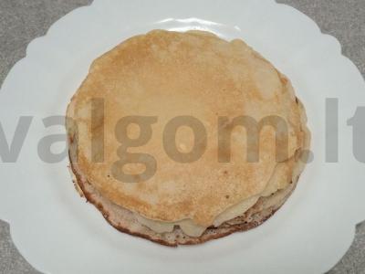 Blynai su kefyru ir verdančiu vandeniu pagrindine nuotrauka