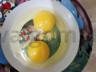 Kiaušinių blynai su lašiša Žingsnis 1