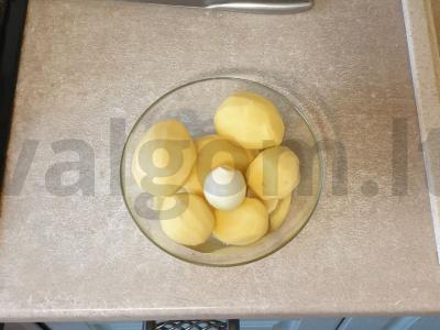 Menkių filė, kepta su svogūnais ir bulvėmis Žingsnis 1