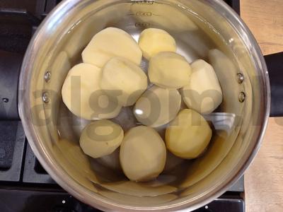 Kystybė iš lavašo su bulvėmis, dešra ir vištienos mėsa Žingsnis 1