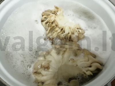 Salotos su virtomis pievagrybiais Žingsnis 2