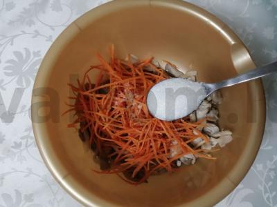 Salotos su virtomis pievagrybiais Žingsnis 7