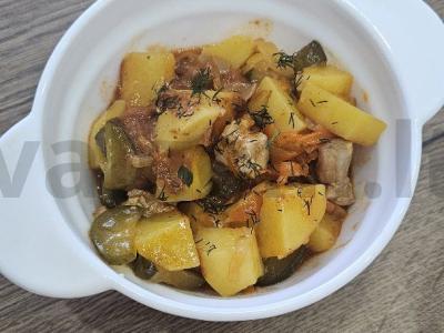 Švelnus azu su mėsa ir bulvėmis pagrindine nuotrauka