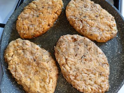 Sardinių kotletai pomidorų padaže Žingsnis 5