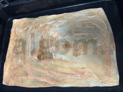 Sluoksniuotos tešlos pica su bekonu Žingsnis 2