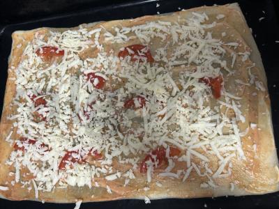 Sluoksniuotos tešlos pica su bekonu Žingsnis 3