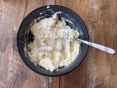 Švelnūs kokosų varškėčiai pusryčiams Žingsnis 3