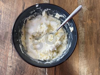 Švelnūs kokosų varškėčiai pusryčiams Žingsnis 4